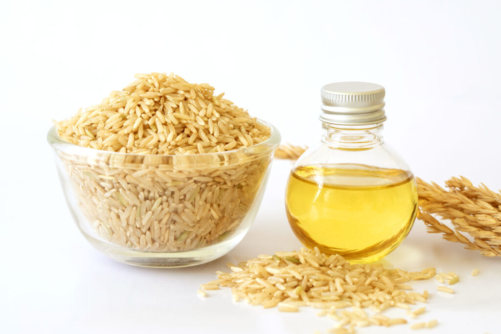 米糠油 - 由糙米的糠皮提煉成的油脂，煙點高（229°C高溫）、不易經自由基而產生毒素，非常適合煎、炒、炸等高溫煮食。