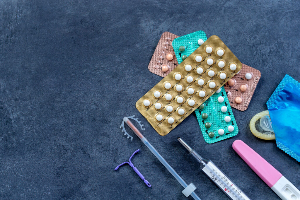 最理想的避孕方法應為「雙重保護」，即男性使用避孕套的同時，女性使用避孕藥。