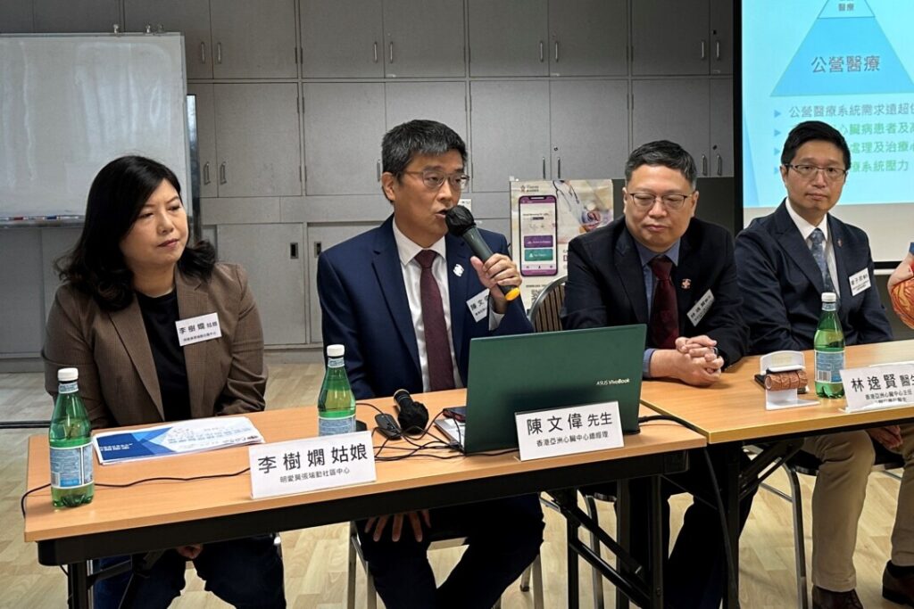 陳文偉（左二）表示，暖心行動目的是拉近公私營醫療差距，彌補公立資源有限的問題