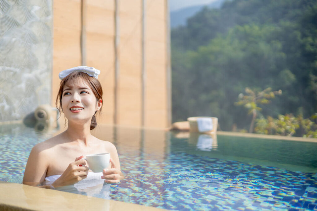 要注意夏天浸溫泉雖然能夠紓解疲勞，同時亦可能帶來一些健康風險。
