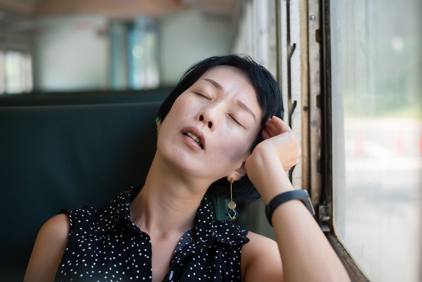 白天開會、看劇、坐車時容易打瞌睡，可能代表你的睡眠不足。