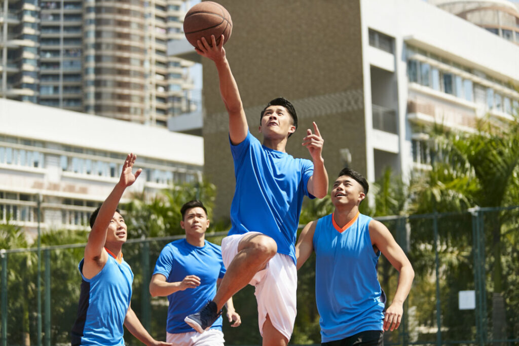 運動會增加汗水的排泄量，通過汗水排出體內多餘的水分和代謝废物，從而減輕人體濕氣的積聚。