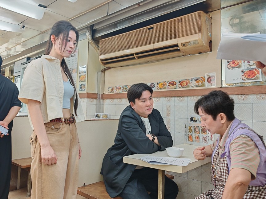 內分泌及糖尿專科李智豪教授飾演熟客,說服糖嫂按醫生指示用藥的重要性。